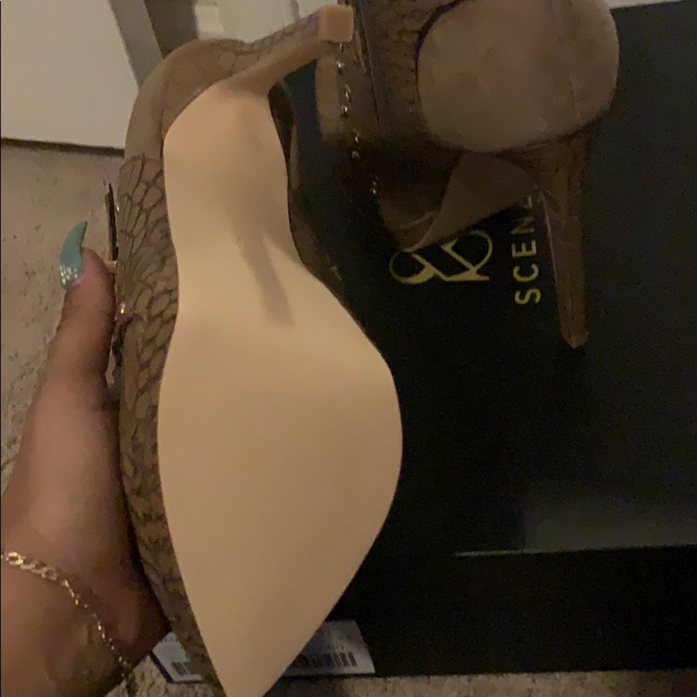Heels - Picture 4 of 4